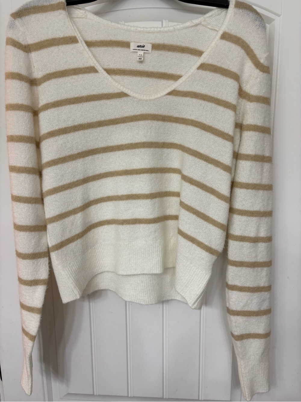Aerie Cream & Tan Stripe V-Neck Sweater size small